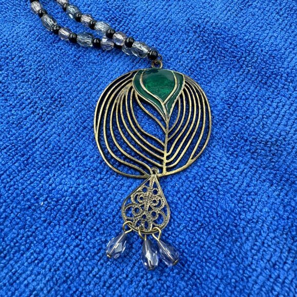 Vtg Brass Peacock Feather Design Pendant Charm Lucite Beaded Necklace - Picture 2 of 10